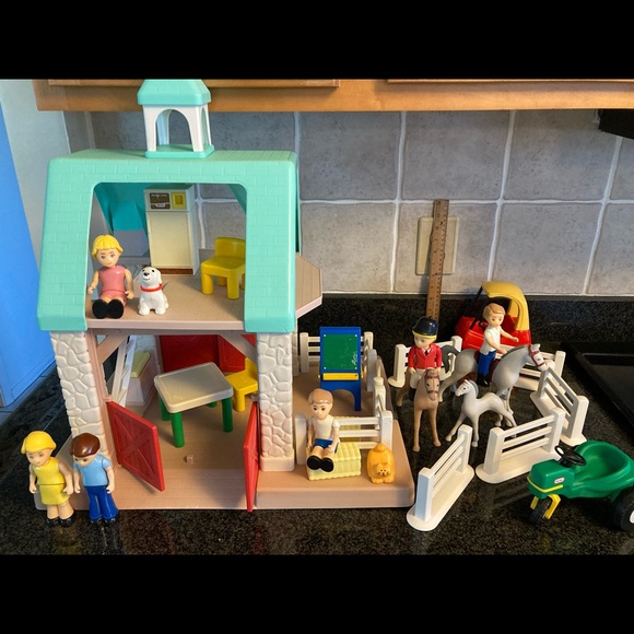 SOLD Little Tikes Kitchen Set - playhouse/doll size - Picture 11 of 11